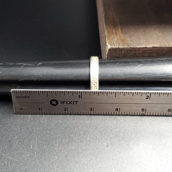 Size 4 Sterling Silver Small Cute Nature Pattern Ring - Picture 5 of 6